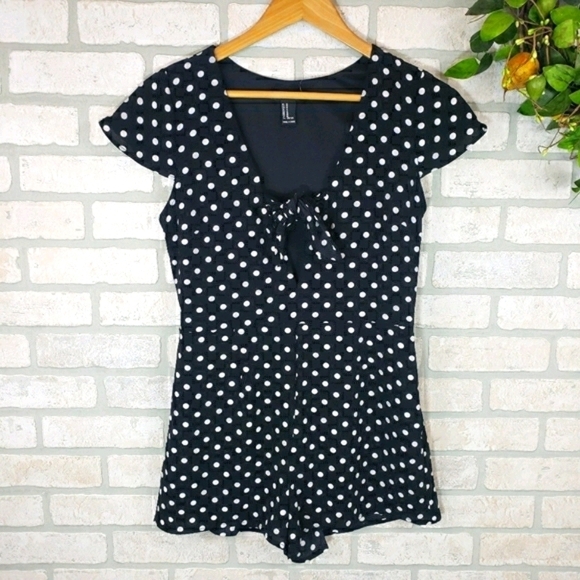 FOREVER 21 Polka Dot Short Sleeve Romper Size M - Picture 9 of 9